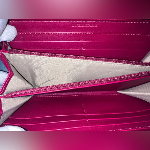 NWT RARE BURBERRY Embossed Patent Raspberry Sorbet Zippy Wallet (Price is Firm!) - Picture 5 of 13